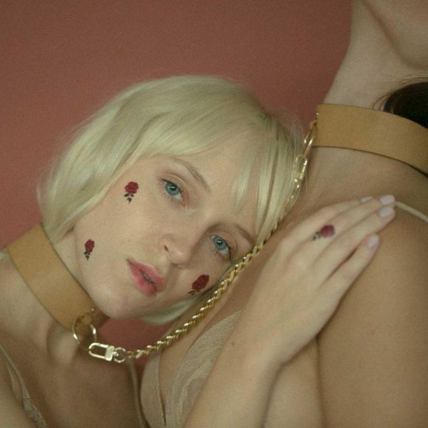 Наручники Bijoux Indiscrets MAZE Wide Cuffs, бежеві 0206 В фото
