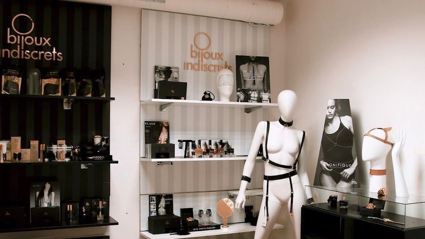 Браслети-наручники PLASIR Nacre чорні перли Bijoux Indiscrets BJ0048 фото