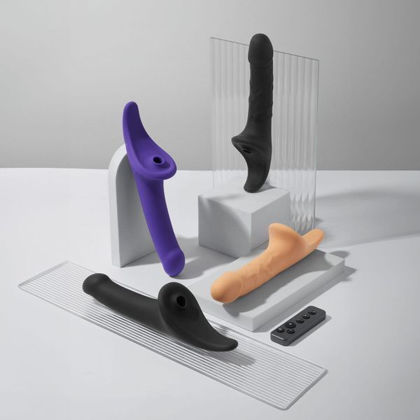 Страпони Strap-On-Me Multi Orgasm Dildo M Purple з вакуумною стимуляцією SX4033 фото